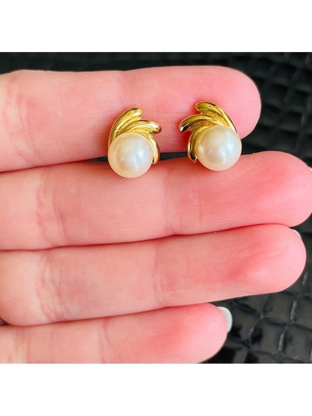Vintage RICHELIEU Dainty Faux Pearl Gold Tone Swirl Clip On Retro Earrin… - Picture 8 of 15